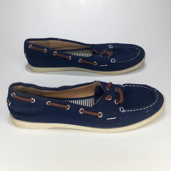 Old Navy Boat Style Slip Ons Sz8. - Picture 2 of 7